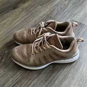 Selling them, because I bought them in the wrong size.